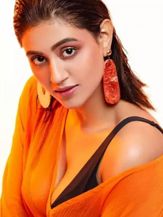 હોટ અંજલી અરોરાએ શૉ ઓફ કર્યું ફીગર