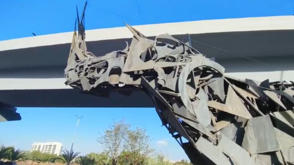 OLD GAENDA CIRCLE - STATUE